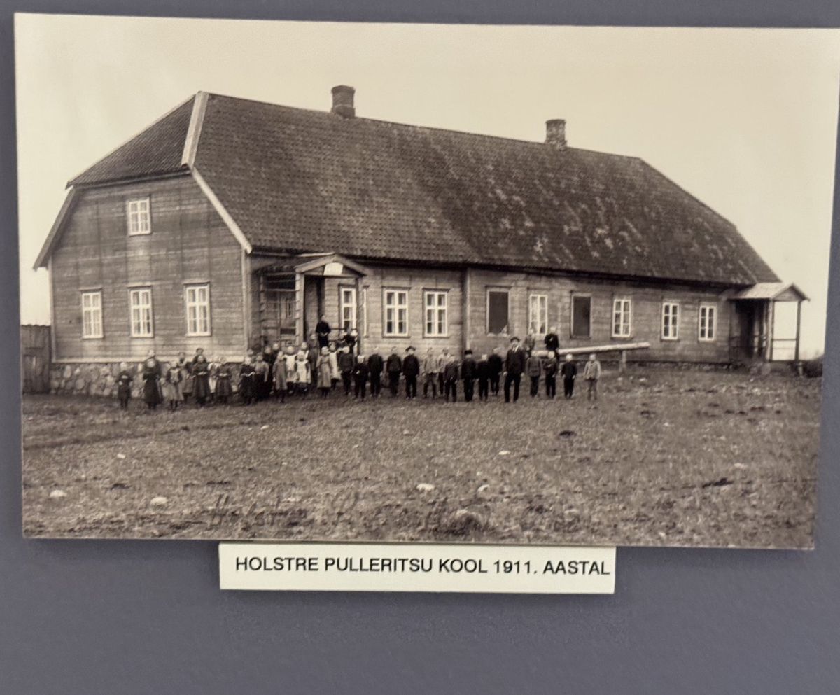 Holstre-Pulleritsu school, 1911. Some early Koik households came from a farm recorded as Koiga on Holstre manor, in Paistu parish; Elmar Koik’s own line is trac