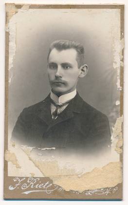 Jaan Leoke, publisher and bookseller, about 1910; on the back, in pencil, “Jaan Leoke 1886–1959”. Photo J. Riet, Viljandi Museum VM 9248 F 75:2518.