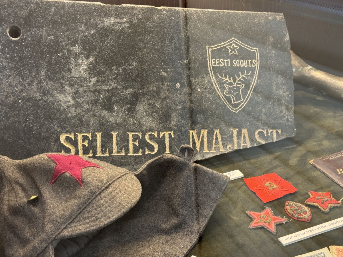 Viljandi Museum display, set 2 no. 1: Scouts plaque fragment from Karksi manor house