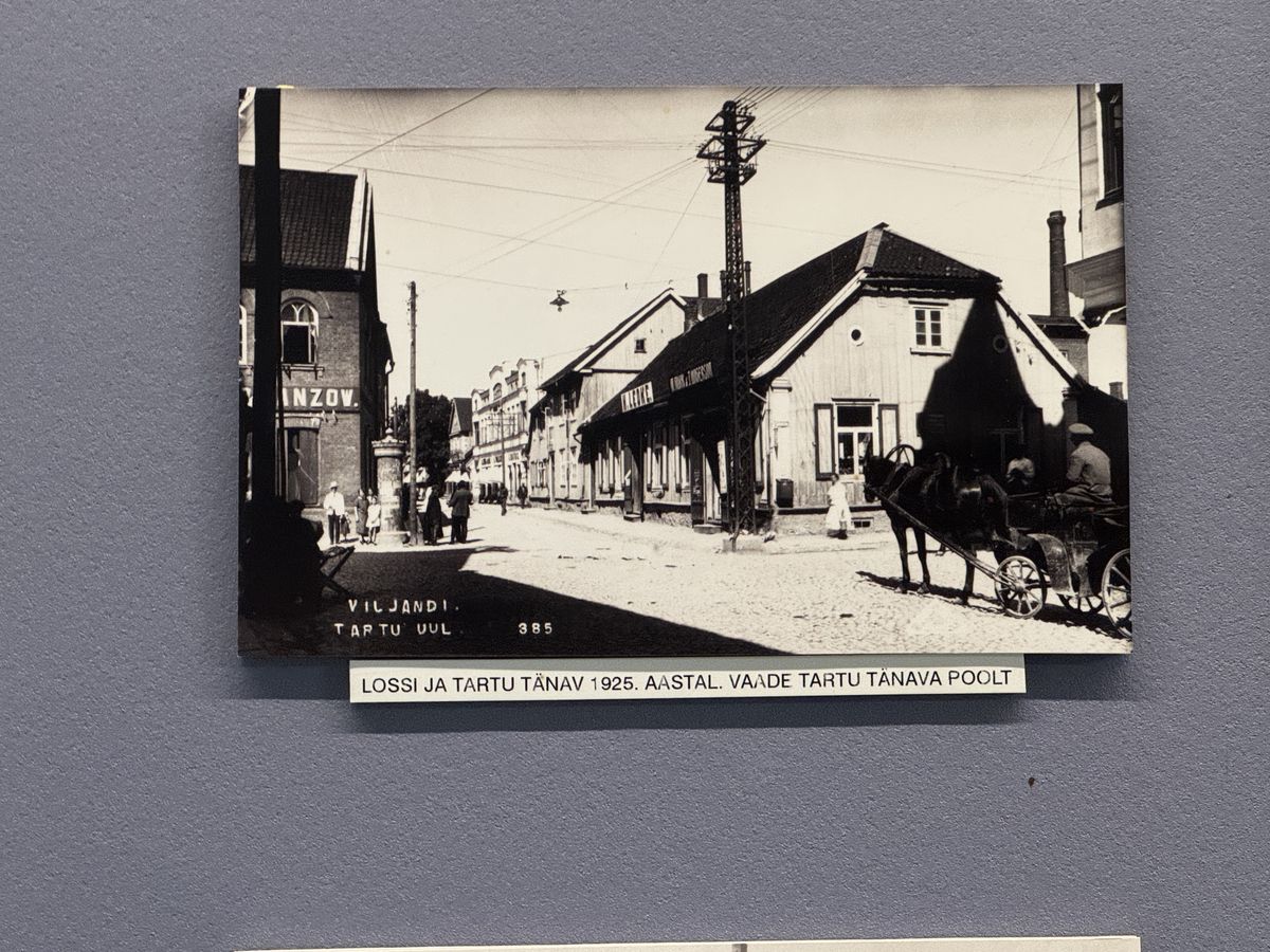 Viljandi Museum display, set 5 no. 1: Lossi and Tartu streets 1925: H LEOKE sign