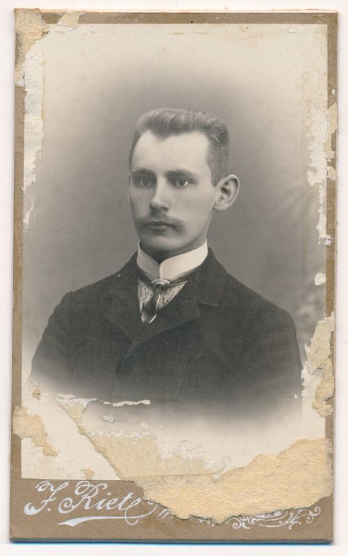 Jaan Leoke portrait c1910: VM 9248 F 75-2518