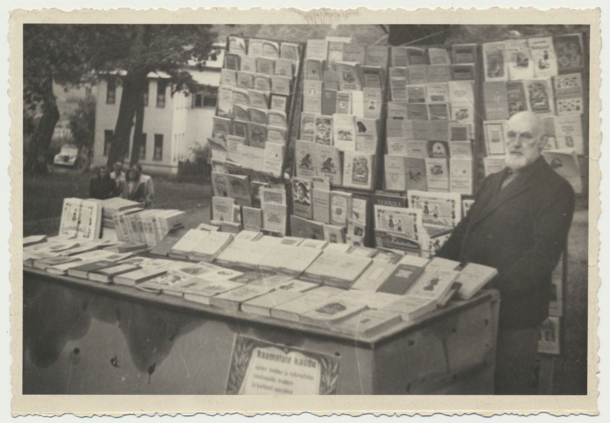Jaan Leoke selling books c1950: VMF 75 F 725