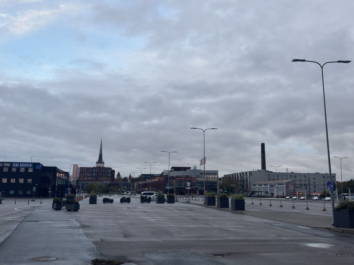 Tallinn Old Harbour: towards Old Town from car park