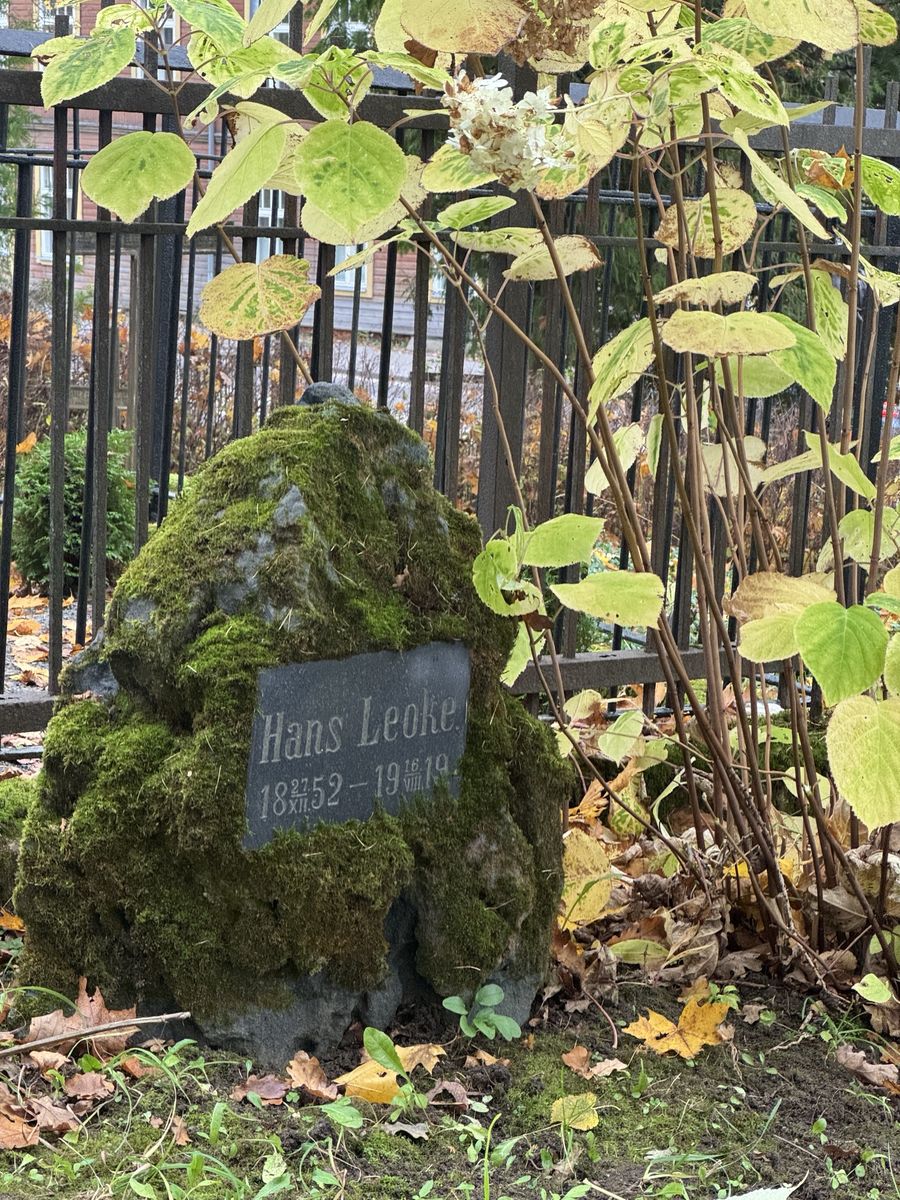 Viljandi Old Cemetery: Hans Leoke boulder 2