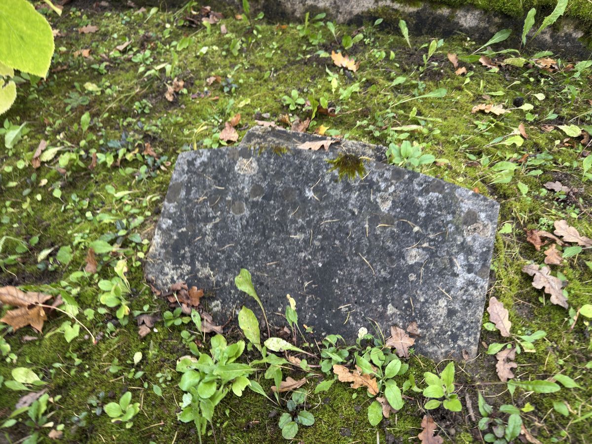 Viljandi Old Cemetery: Jaan's slab (right)