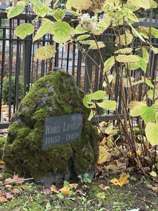 Viljandi Old Cemetery: Hans Leoke boulder 2